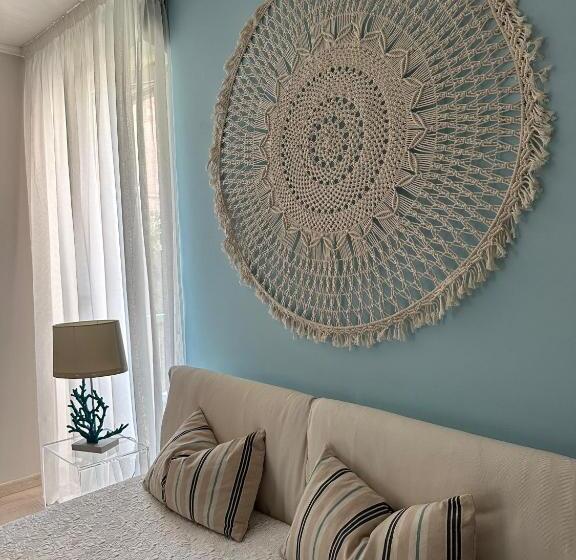 تختخواب و صبحانه Mentamarina