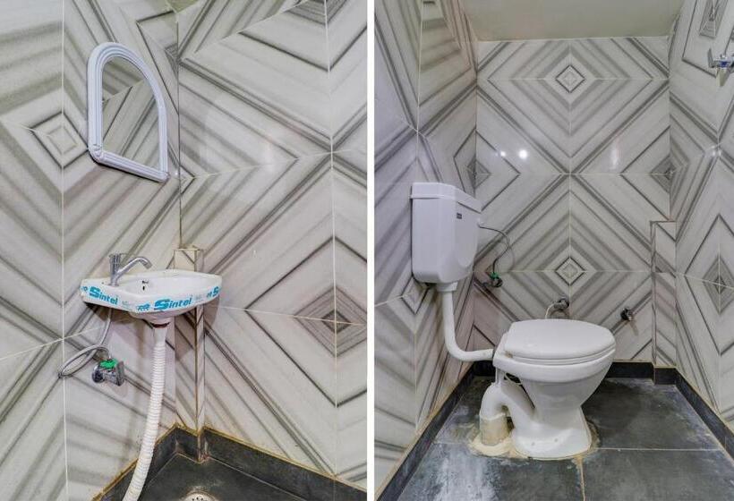 호텔 Oyo 81427 Kanika