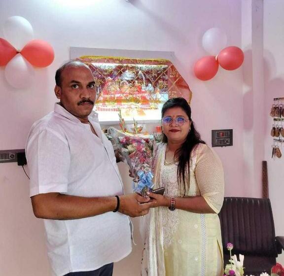 호텔 Oyo 81427 Kanika