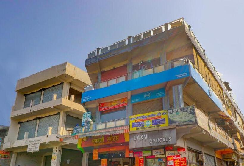 호텔 Oyo 81427 Kanika