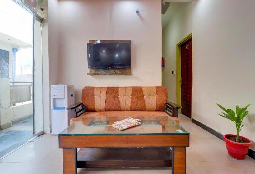 호텔 Oyo 81427 Kanika