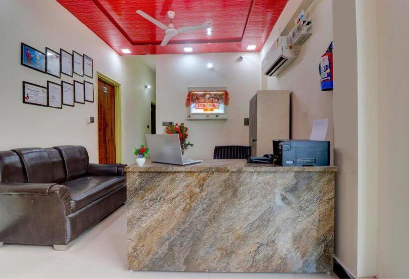 호텔 Oyo 81427 Kanika