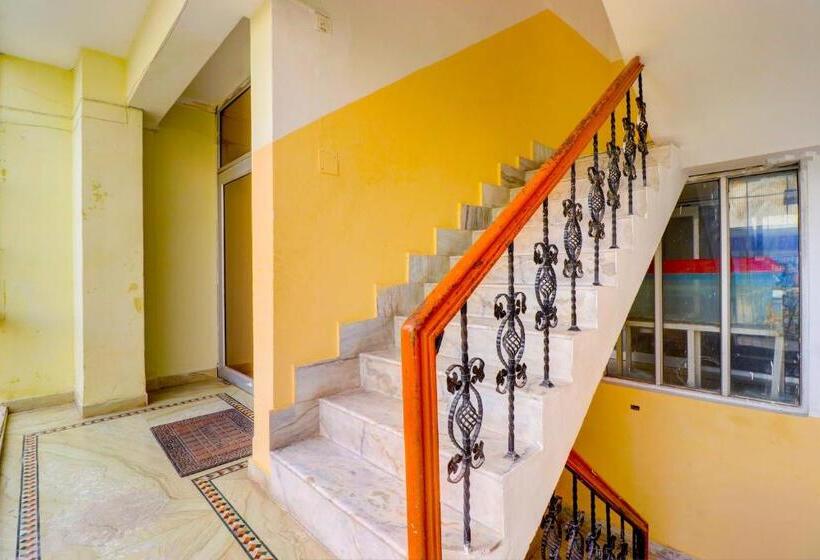 호텔 Oyo 81427 Kanika