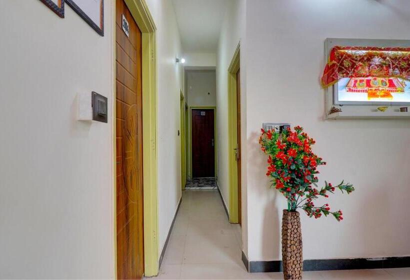 호텔 Oyo 81427 Kanika