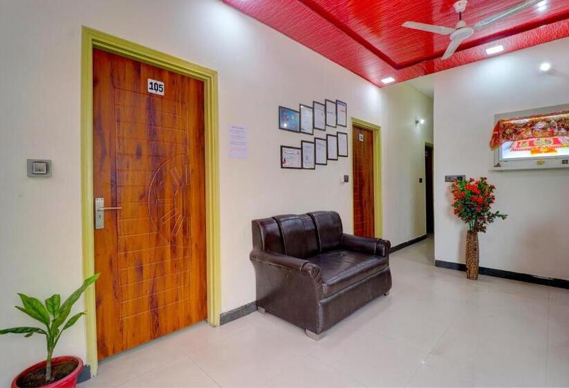 호텔 Oyo 81427 Kanika