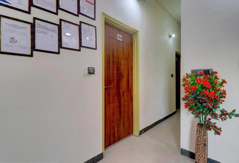 호텔 Oyo 81427 Kanika