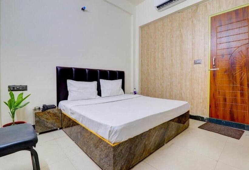 호텔 Oyo 81427 Kanika