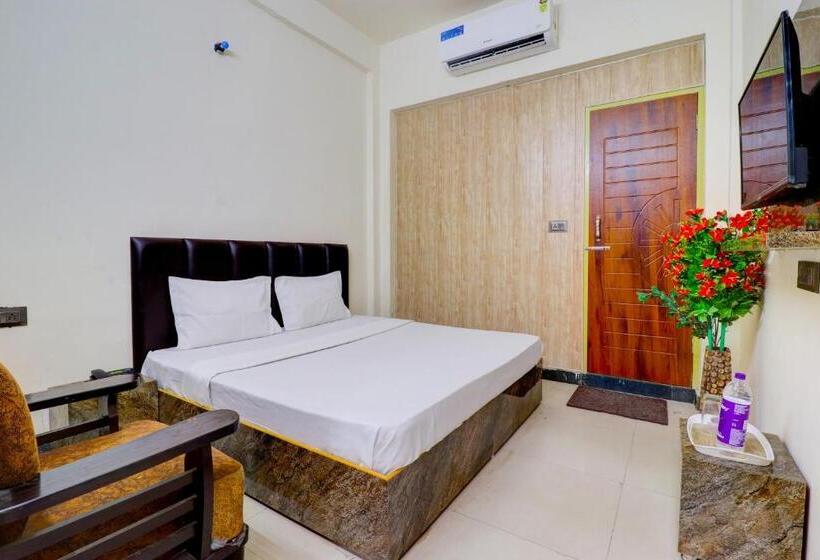 호텔 Oyo 81427 Kanika