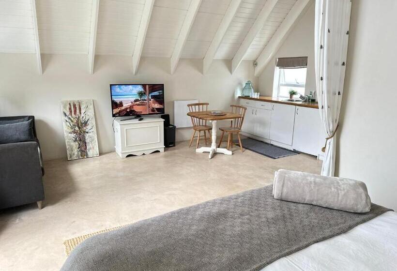 Пансион Adrift Guesthouse St Francis Bay