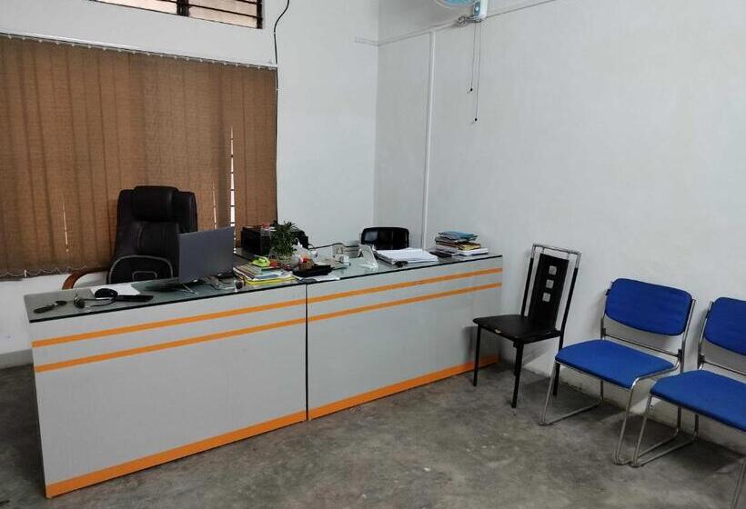 호텔 Oyo Home Road House