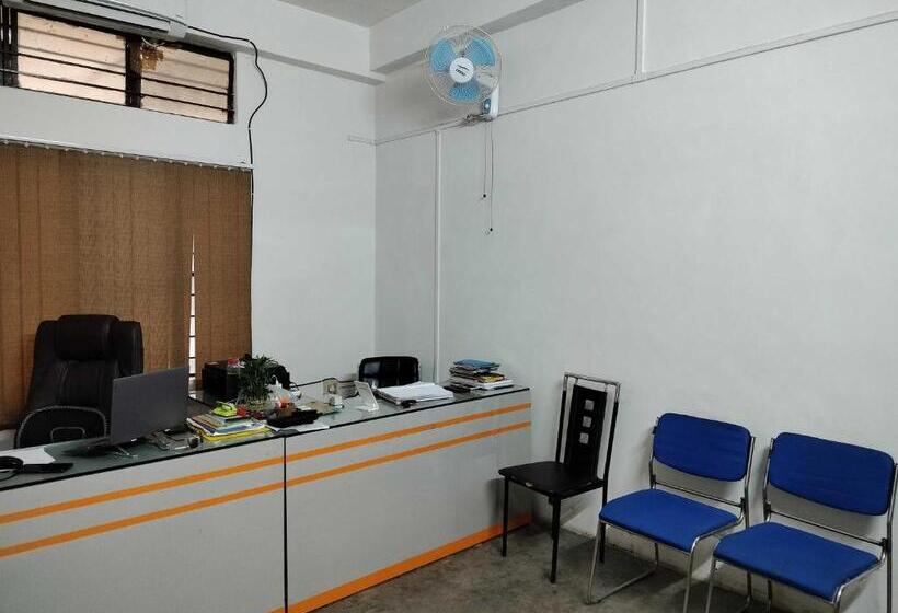 호텔 Oyo Home Road House