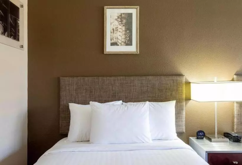 Grandstay Hotel & Suites