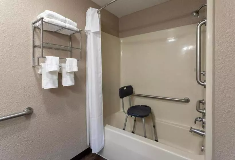 Grandstay Hotel & Suites