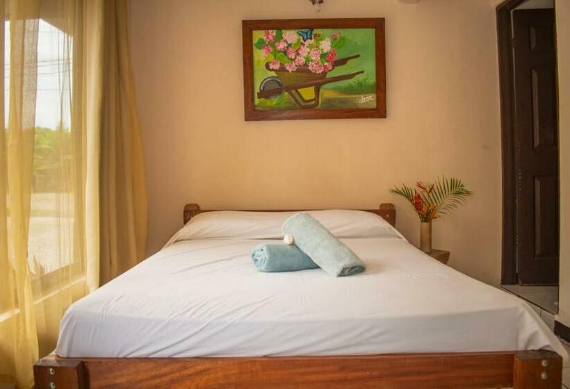 מלון כמוסות Bed And Breakfast Bachelor