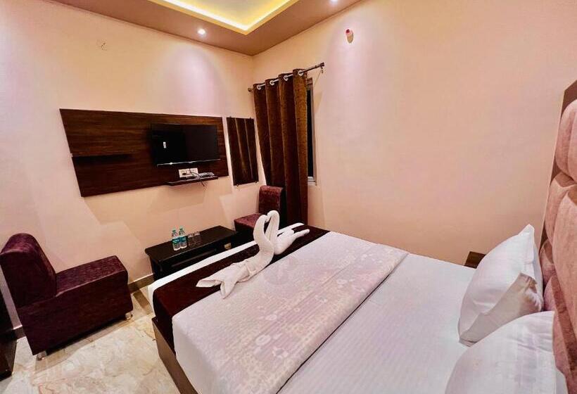 Fabhotel Dhruv Nanda