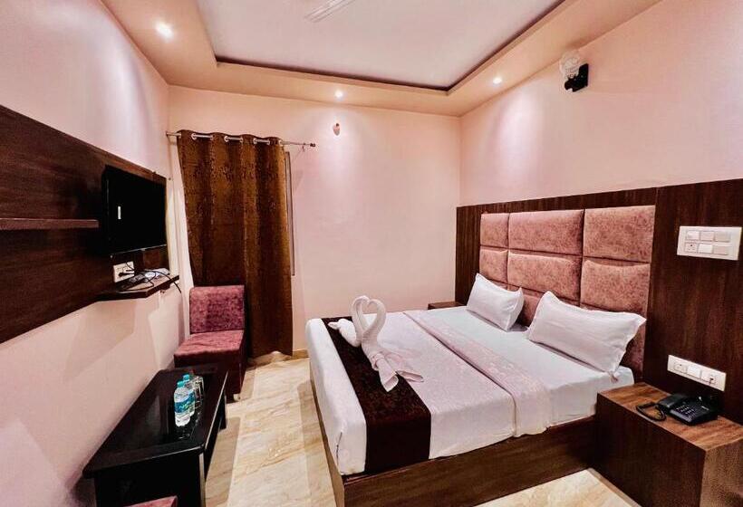 Fabhotel Dhruv Nanda