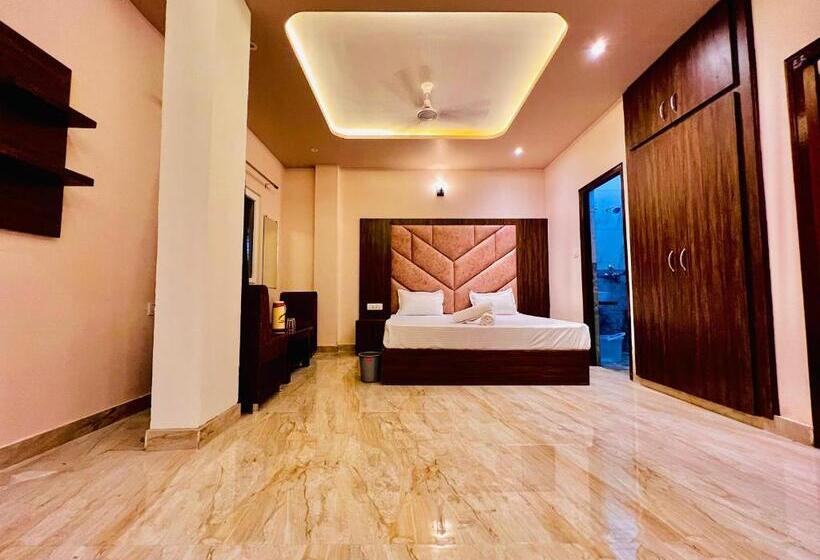Fabhotel Dhruv Nanda