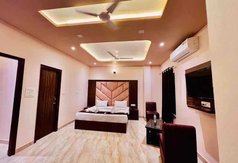 Fabhotel Dhruv Nanda