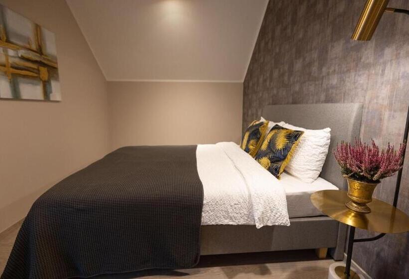 پانسیون 9 Garšas