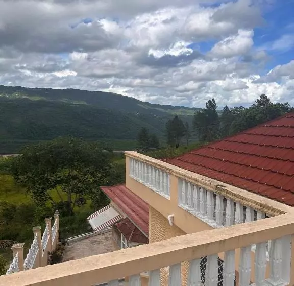 پانسیون Lion’s View Bed & Breakfast