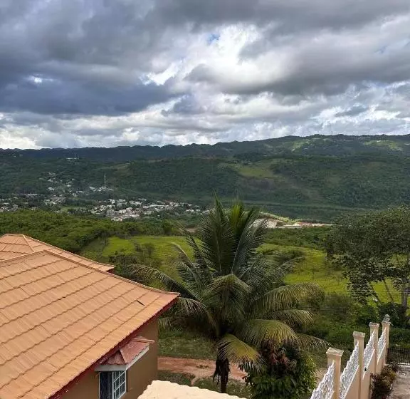 پانسیون Lion’s View Bed & Breakfast