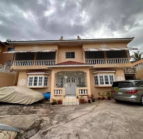 پانسیون Lion’s View Bed & Breakfast