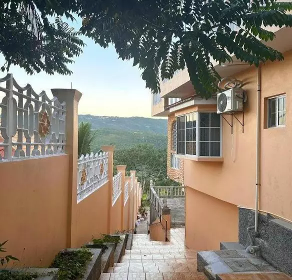 پانسیون Lion’s View Bed & Breakfast