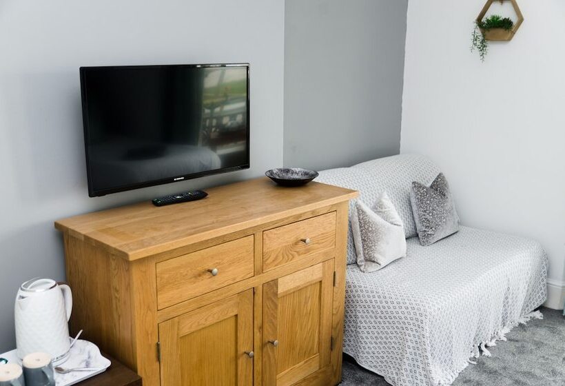 بنسيون The Lakeside