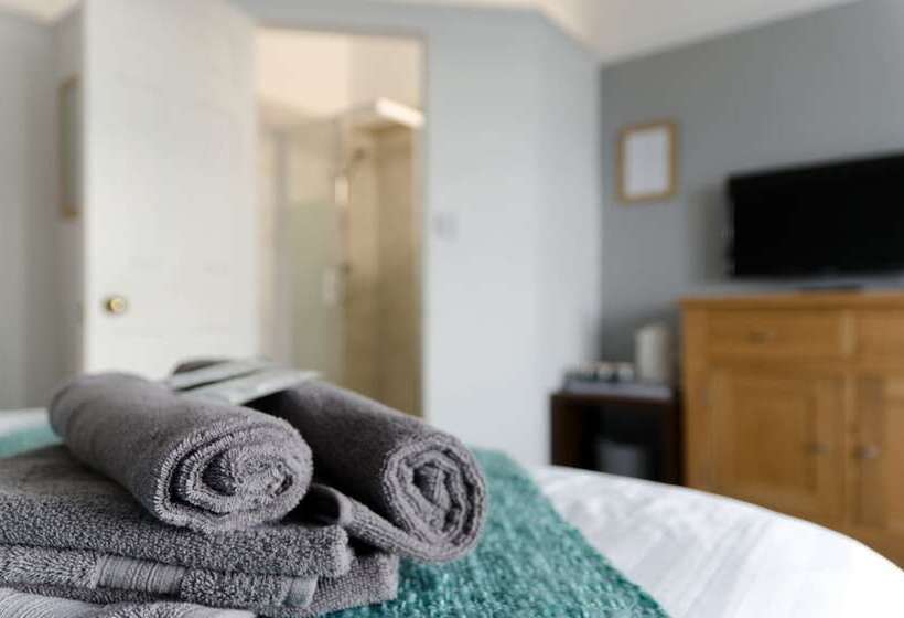 بنسيون The Lakeside