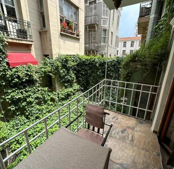 Отель Ada Life Suit