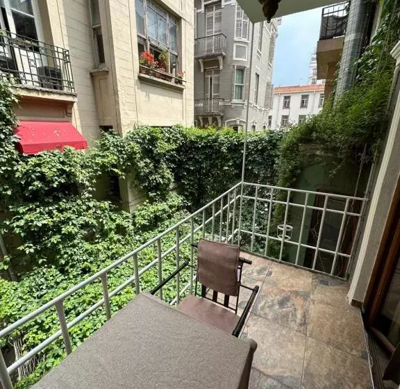 Hotelli Ada Life Suit