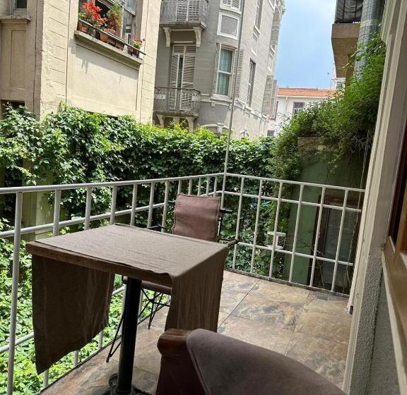 Отель Ada Life Suit