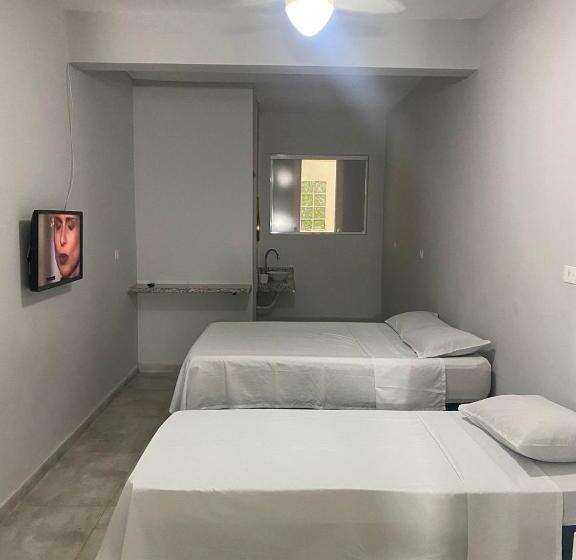 ホテル Pousada Amarela