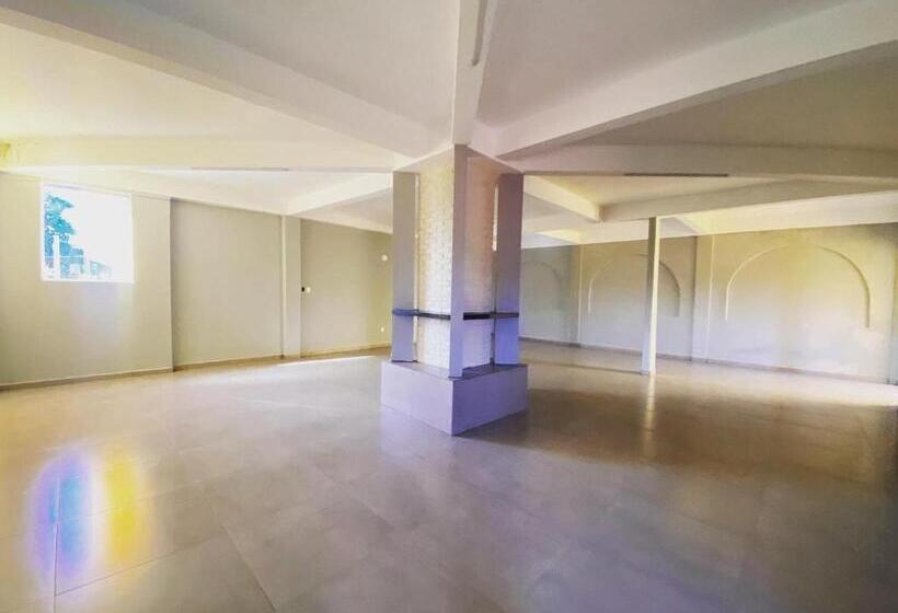 ホテル Pousada Amarela