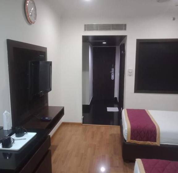 호텔 Srinivasa Residency  Lakdikapool