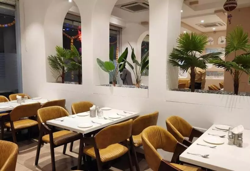 Hôtel Utsav Square