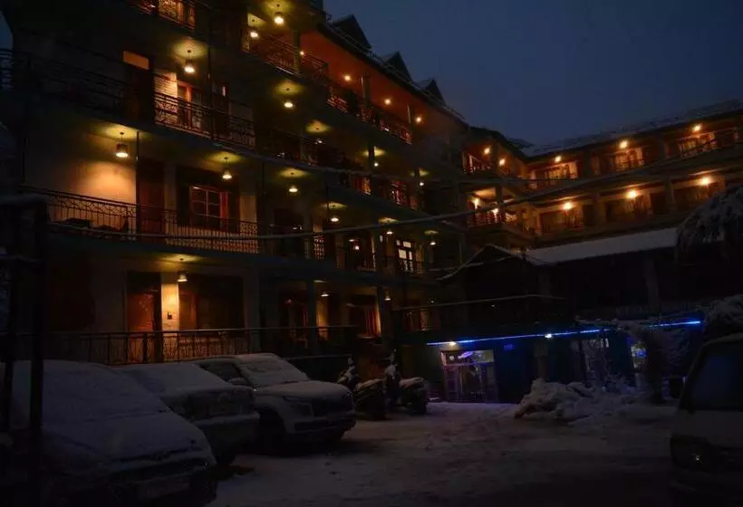 ホテル Neelgiri   Manali Diaries