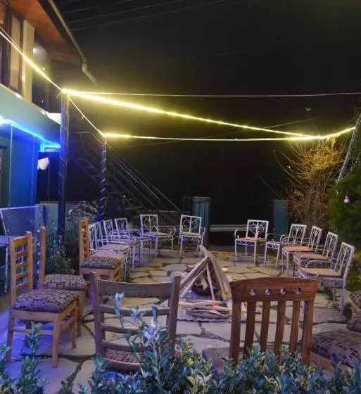 ホテル Neelgiri   Manali Diaries