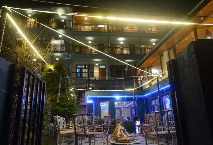 ホテル Neelgiri   Manali Diaries