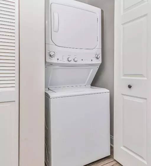 The Salty Fairway, Golf Course Condo With Resort Style Pool, 5 Miles From Beach, Fully Updated