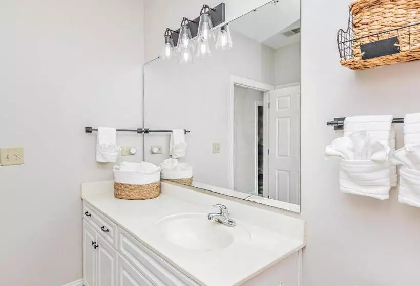 The Salty Fairway, Golf Course Condo With Resort Style Pool, 5 Miles From Beach, Fully Updated