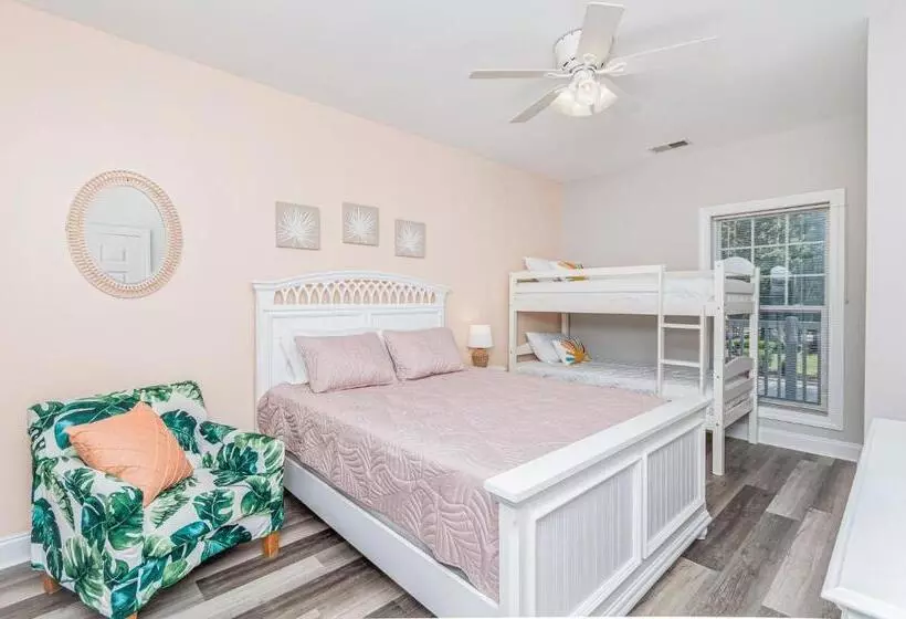 The Salty Fairway, Golf Course Condo With Resort Style Pool, 5 Miles From Beach, Fully Updated