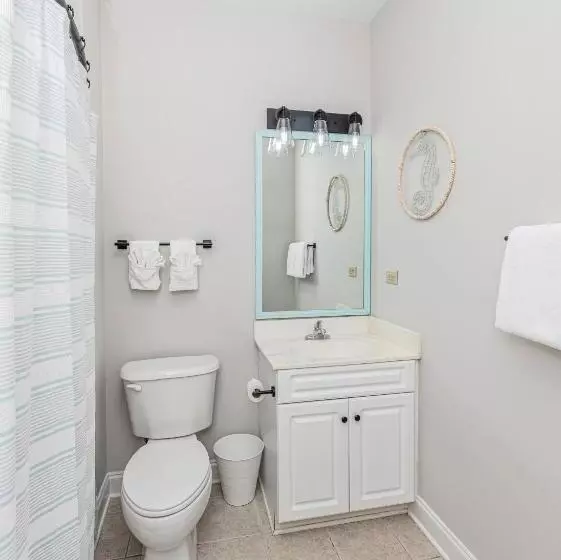 The Salty Fairway, Golf Course Condo With Resort Style Pool, 5 Miles From Beach, Fully Updated