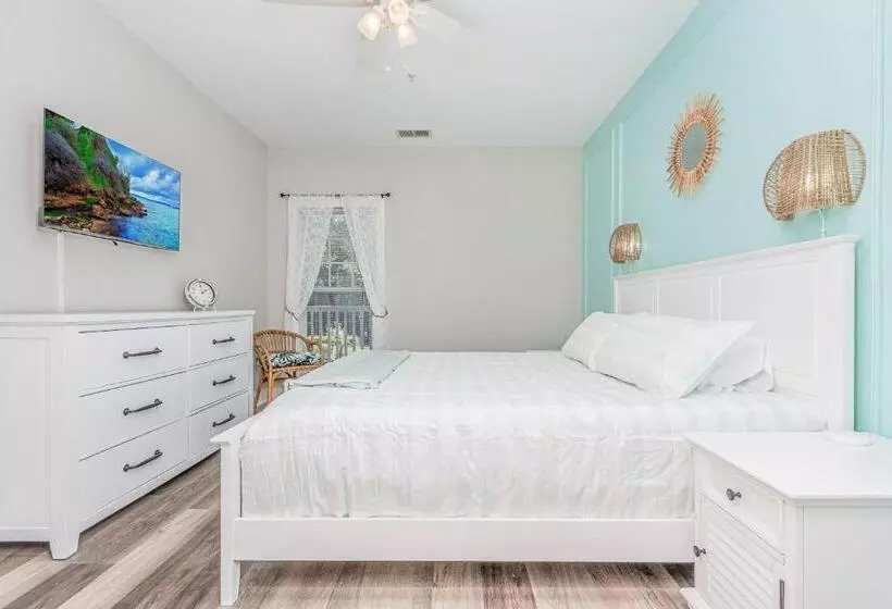 The Salty Fairway, Golf Course Condo With Resort Style Pool, 5 Miles From Beach, Fully Updated