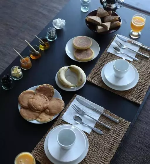 تختخواب و صبحانه El Manzar