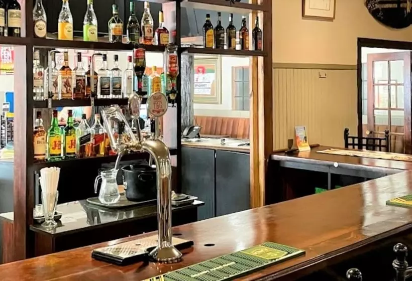 簡易ホテル Himeville Arms
