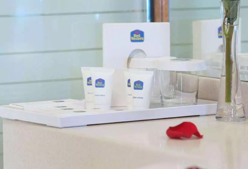 ホテル Best Western Plus Salmiya