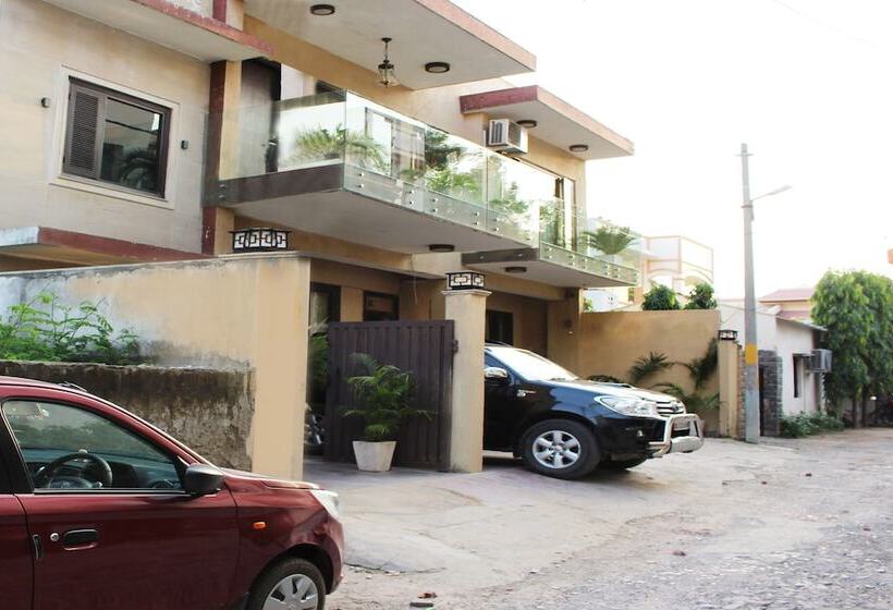 Hotel Fab Cotts Villa