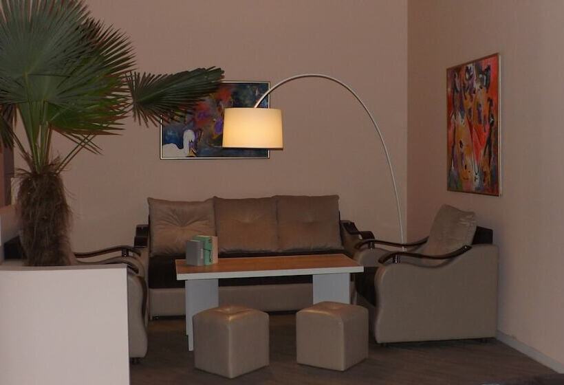 호텔 Holiday Hostel