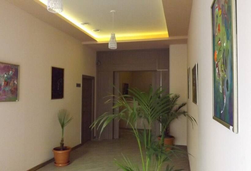 호텔 Holiday Hostel